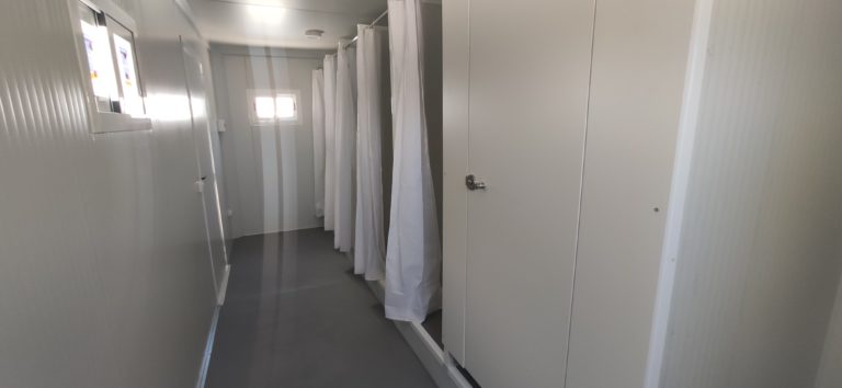 vestuarios prefabricados con duchas y wc